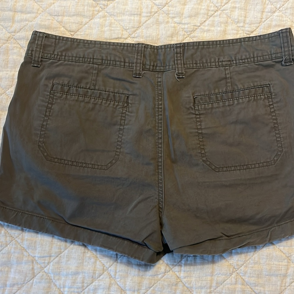 Olive green shorts - Picture 4 of 4